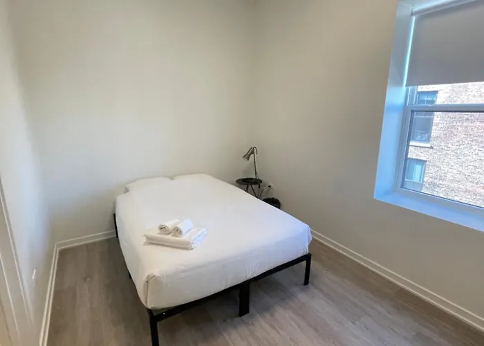 Stylish Shared Minutes From Downtown Chicago, 1bedroom And Shared Access 2* Chicago
