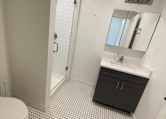 Stylish Shared Minutes From Downtown Chicago, 1bedroom And Shared Access 2*